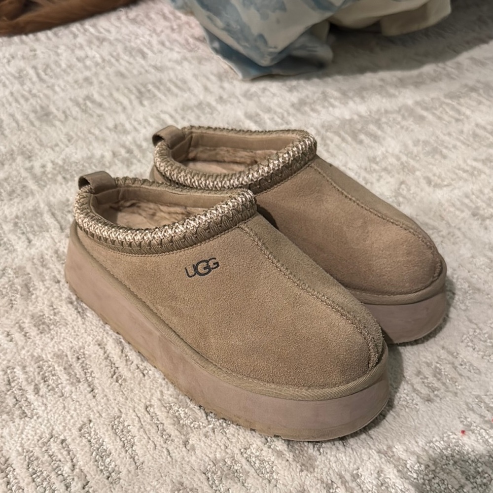 UGG Women’s Tazman Platform Slippers